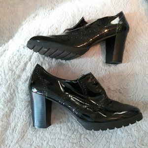 "Patent" wingtip oxford pumps size 12M